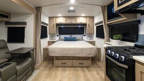 Así es la coqueta caravana perfecta para parejas aventureras