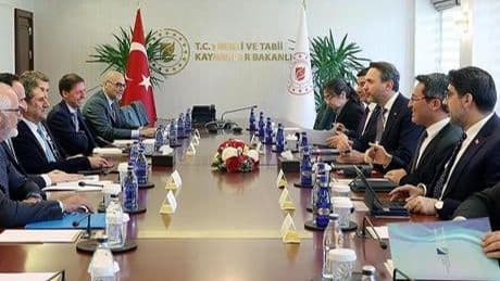 Bakan Bayraktar, IRENA Genel Direktörü La Camera ile görüştü
