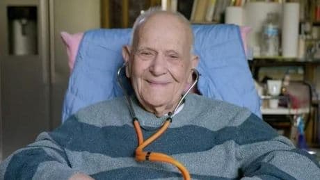 Doctor Christian Chenay, médico de 104 años: "En toda mi vida no me habré tomado más de una caja de paracetamol"