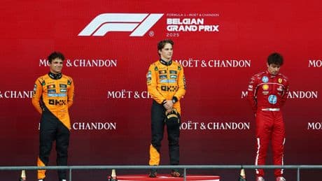 Ancora una doppietta McLaren in una Spa bagnata, ma le nuove sospensioni premiano anche Leclerc