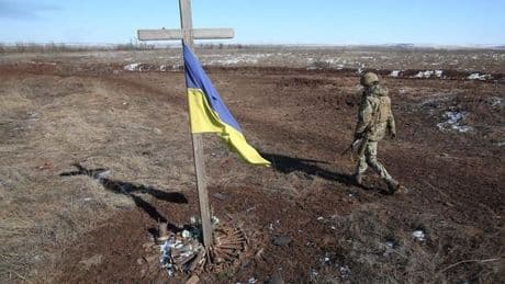 Ukrainischer Soldat flieht vor Peinigern – mit durchtrennter Kehle