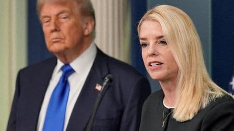 Trump sopesa indultar a la socia de Epstein, condenada a 20 años de cárcel