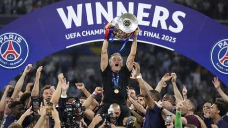 Bengalas, invasión de campo, daños... la UEFA castiga al PSG con una gran multa por los disturbios en la final de Champions