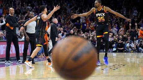 Un empleado denuncia a los Suns por discriminación, acoso y represalias