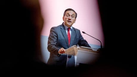 Albares afirma que es “partidario” de expulsar al equipo israelí de La Vuelta, pero que no depende del Gobierno