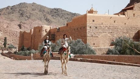 Monniken staken, Griekenland woedend: het oudste nog bewoonde klooster van Egypte belandt in diplomatieke strijd