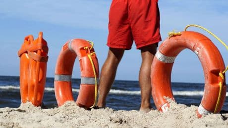 Rimini, bagnini in sciopero: “Vogliamo la pausa pranzo e più sicurezza in spiaggia”