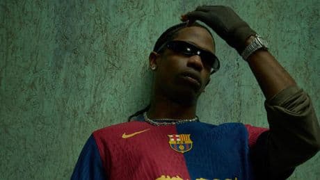Doblete de Travis Scott para el Clásico: camiseta especial y concierto en Opium