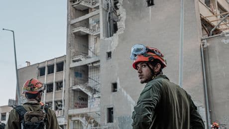 Israel and Iran launch fresh attacks amid diplomatic push.