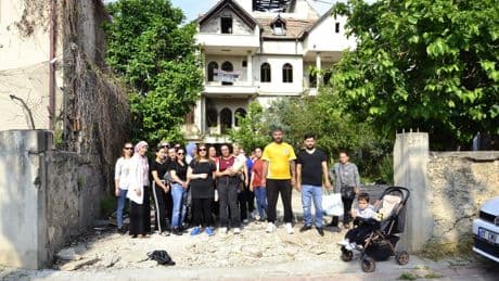 Okulun yanı başında uyuşturucu tehlikesi: Talebe rağmen güvenlik görevlendirilmedi veliler nöbette