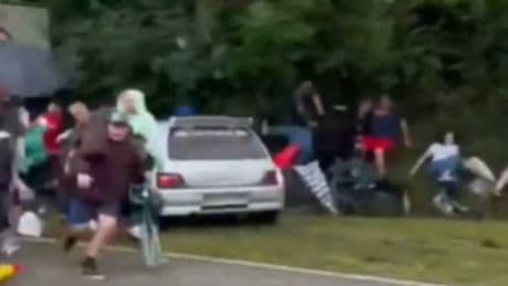 Un coche se sale de la pista en el Rallye de Hoznayo y atropella a ocho espectadores