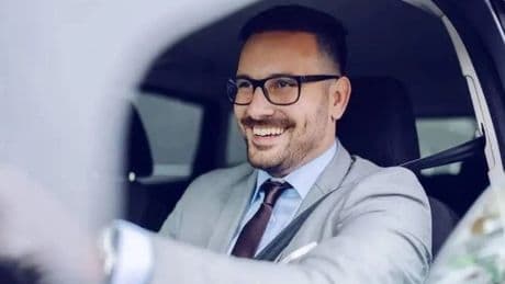 La multa de la DGT por llevar estas gafas al volante