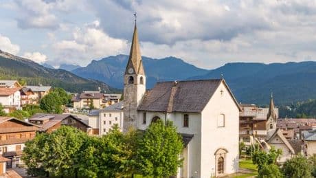 British tourist who ignored warnings fined £12,000 after rescue in Italy
