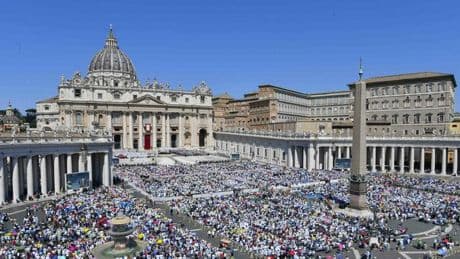 Vaticano, 5 giorni di congedo ai neo-papà: le nuove norme di Leone. Novità anche per bambini disabili e assegno familiare