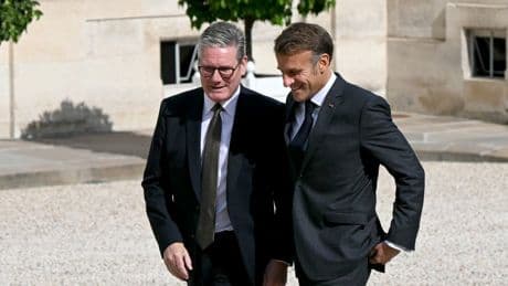 Starmer fights to save ‘one-in-one-out’ migrant deal during Macron state visit