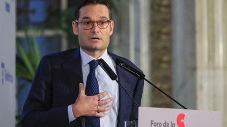 La junta de Prisa se salda con intercambio de reproches y el portazo de un Oughourlian reforzado a la venta de medios o Santillana