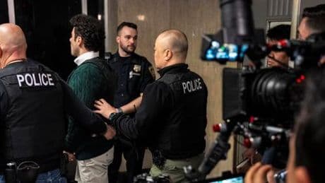 Shein: Hemd wird beworben von Model, das aussieht wie Luigi M.