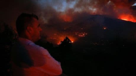 Incendios en Galicia: cuatro activos, el de A Pobra do Brollón (Lugo) alcanza las 900 hectáreas