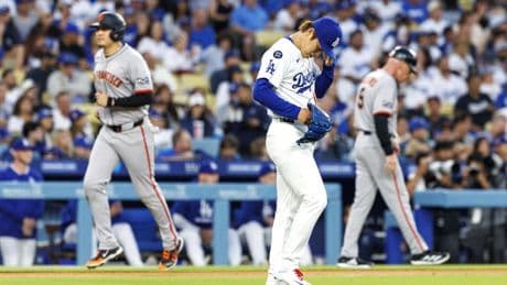 Yoshinobu Yamamoto struggles as Giants beat Dodgers to move into tie atop NL West