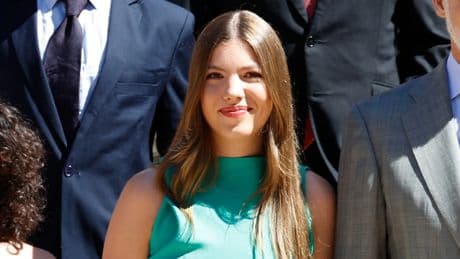 La infanta Sofía aparece en los Premios Princesa de Girona con un mono con escote en la espalda