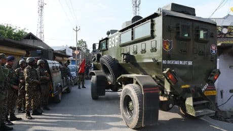 Escalade entre l’Inde et le Pakistan : des bombardements et de violents tirs d’artillerie à la frontière font 34 morts selon des bilans provisoires