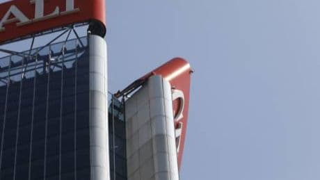 Torre Generali, cosa c'è dietro il collasso dell'insegna Generali