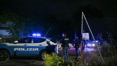 Roma, spari in una falegnameria a Ottavia: ipotesi omicidio-suicidio. A dare l'allarme il proprietario