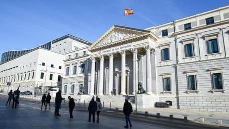 ¿Quién hace las leyes? El Congreso rechaza la mayoría de normas impulsadas por los ciudadanos y las autonomías