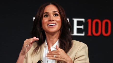 Meghan verwikkelt in badzoutgate: kijker raakte gewond na tip van hertogin en eist miljoenen