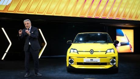 Carlos Ghosn n'y croyait pas: comment Luca de Meo a tenté le pari (risqué) de la R5 électrique