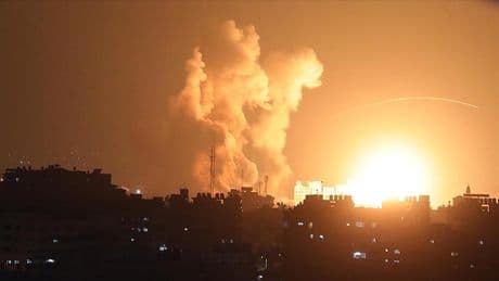 Soykırımcı İsrail'den Yemen'e hava saldırısı
