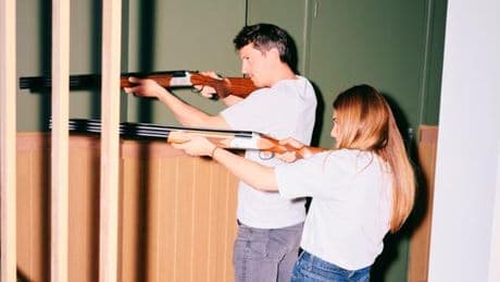 Le bar à tir, nouvelle activité « corporate » : un fusil dans une main, un verre dans l’autre