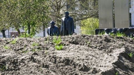 Marx-Engels-Forum: „Lasst doch mal die Kirche im Dorf“