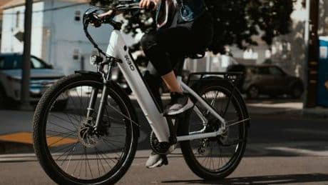 Truffa della bici elettrica sui social, a cosa non rispondere mai