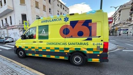 Una mujer de 40 años y dos niñas de 7 y 10, afectadas en el incendio de una vivienda en Granada