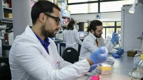Napoli, primo paziente al mondo torna a vedere grazie a una nuova terapia genica