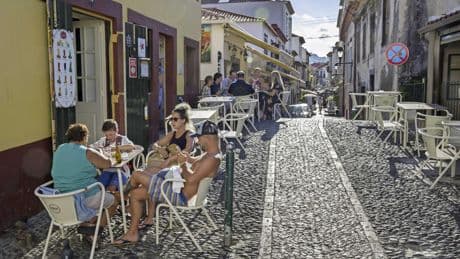 Nederlandse toerist (30) na poging tot overval mishandeld op Portugese eiland Madeira