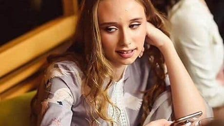 La hija 'secreta' de Putin trabaja en unas galerías proucranianas de París que exhiben las obras de arte de disidentes rusos