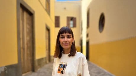 Nayra Gómez, enfermera: “Si te levantas y comes sin cepillarte los dientes, estás tragando bacterias, toxinas y compuestos inflamatorios acumulados durante la noche”