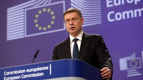 Bruselas no abrirá un procedimiento por déficit excesivo a España, pero avisa de «un ligero desvío» en el gasto neto