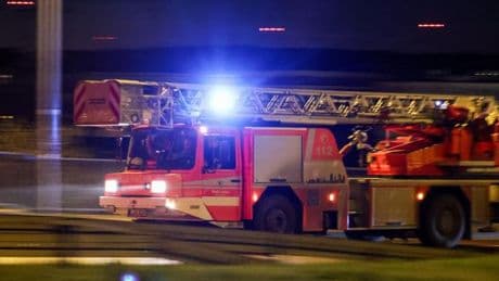 Betrunkene Frauen stehlen Ponton und treiben damit in der Elbe