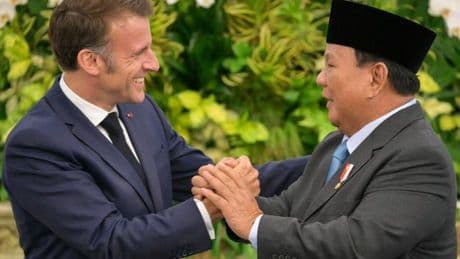 Macron en Indonésie : temple, Rafale et “autonomie stratégique”