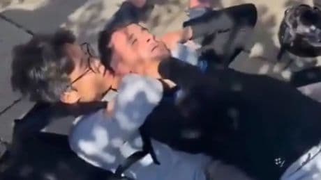 Un turista chino reduce en Barcelona a un ladrón con la técnica del &#039;mataleón&#039; y acaba siendo ovacionado
