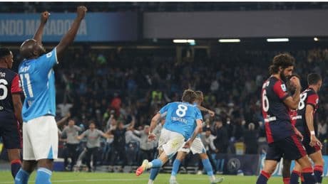 Napoli in festa, la vittoria sul Cagliari regala il quarto scudetto
