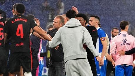 Wilde Szenen nach Meister-Entscheidung - Wütender Flick stoppt feiernde Barça-Stars