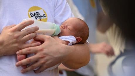 Dads should be entitled to six weeks well-paid paternity leave, major study calls