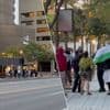KIJK. Zelfs tot in Canada: pro-Palestijns protest voor rennershotel in Québec