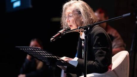 Anne Carson hipnotiza en el CCCB con sus sonetos desencadenados e indómitos