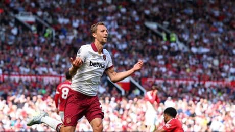 El United regresa a su versión Premier y vuelve a perder en Old Trafford