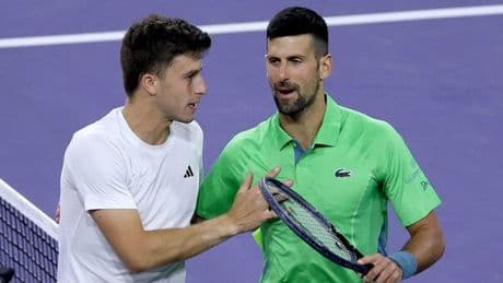 Luca Nardi, chi è il tennista che affronterà Sinner a Wimbledon: età, carriera, fidanzata, precedenti, la vittoria con Djokovic e i record